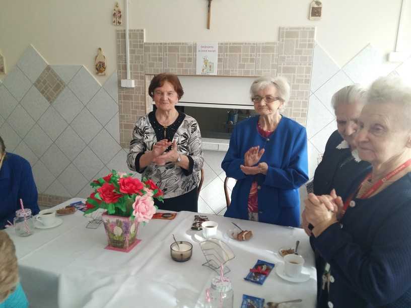 mieszkanki DPS świętują dzień kobiet
