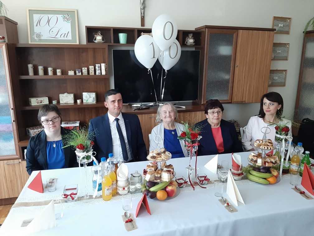 jubileusz 100-lecia urodzin mieszkanki DPS