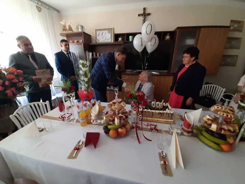 jubileusz 100-lecia urodzin mieszkanki DPS