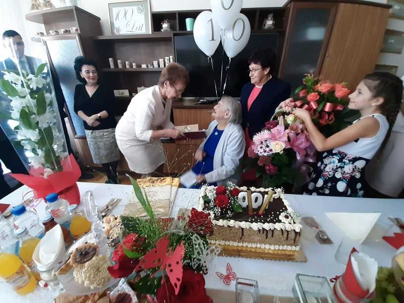 jubileusz 100-lecia urodzin mieszkanki DPS