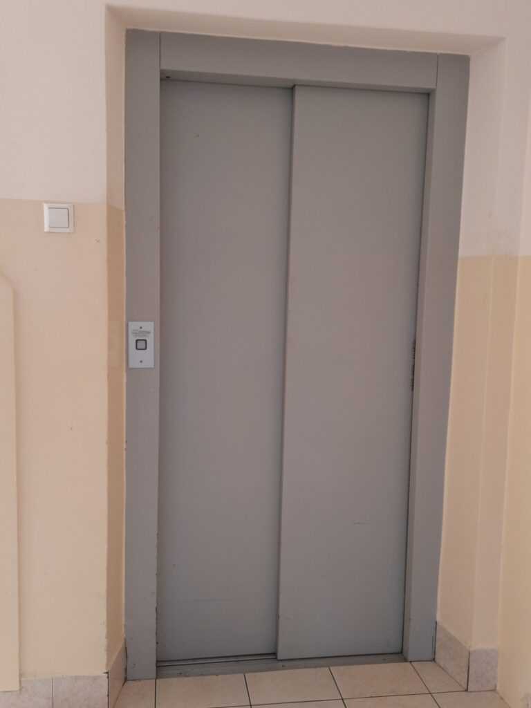 winda w budynku DPS